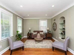 8739 White Ave in Brentwood, MO - Building Photo - Building Photo