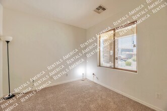 1081 W Deoni Trail in San Tan Valley, AZ - Building Photo - Building Photo