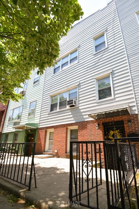 57 Russell St in Brooklyn, NY - Building Photo