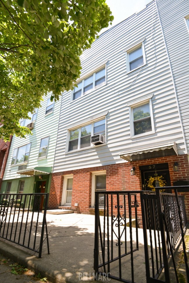 57 Russell St