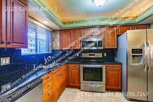 2121 Collier Ave in Ft. Myers, FL - Building Photo