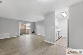 2415 Ravens Crest Dr in Plainsboro, NJ - Building Photo - Building Photo