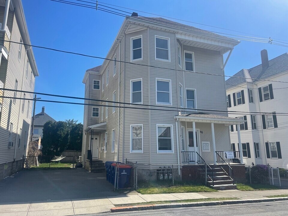 48 Woodlawn St in New Bedford, MA - Building Photo