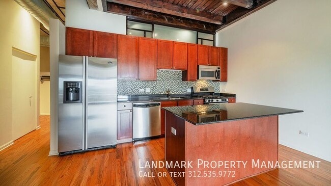 758 N Larrabee St in Chicago, IL - Building Photo - Building Photo