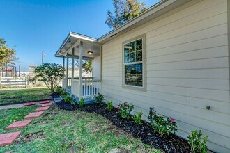 1001 9th Ave N in Texas City, TX - Building Photo - Building Photo