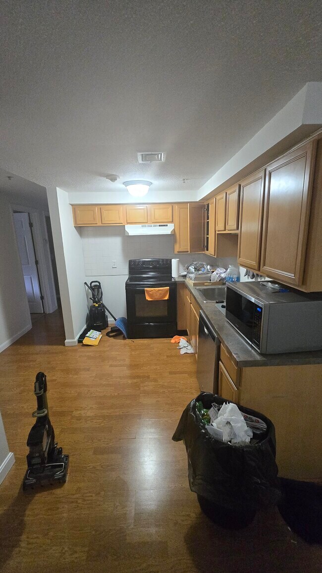 31 Devereux St, Unit 203 in Providence, RI - Foto de edificio - Building Photo