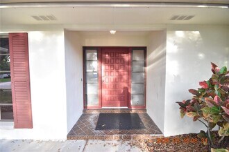 2562 Redwood Way in Clearwater, FL - Building Photo - Building Photo