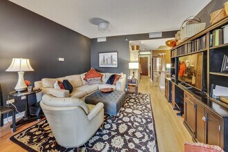 130 N Garland Ct in Chicago, IL - Building Photo - Building Photo