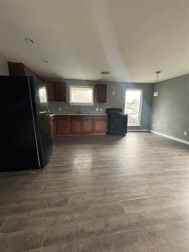 1208 Pine St in Baytown, TX - Building Photo - Building Photo