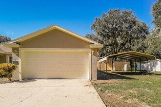 35221 W Griffin Dr in Fruitland Park, FL - Building Photo - Building Photo