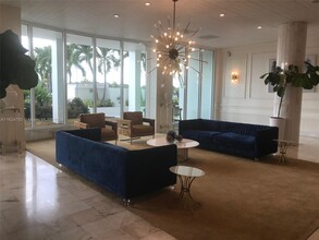 5750 Collins Ave, Unit C in Miami Beach, FL - Foto de edificio - Building Photo