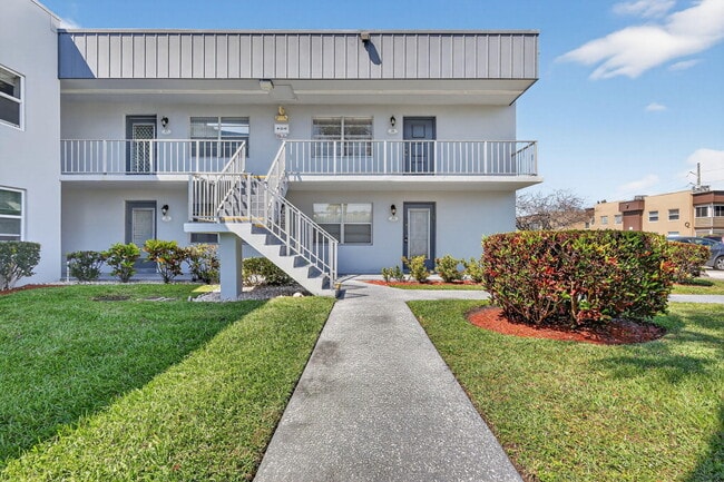 48 Burgundy Ave in Delray Beach, FL - Building Photo - Building Photo