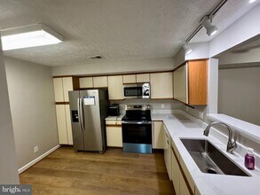 3804 Ridge Knoll Ct in Fairfax, VA - Building Photo - Building Photo