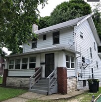 275 Noah Ave in Akron, OH - Building Photo