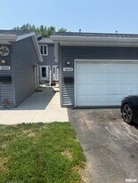 3060 Parkwild Dr in Bettendorf, IA - Building Photo