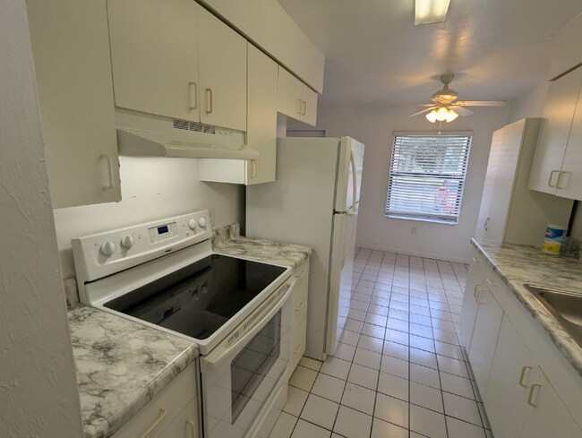 3600 SW 23rd St, Unit 18 in Gainesville, FL - Foto de edificio - Building Photo