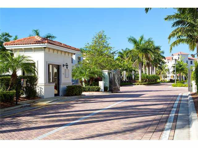 5042 NW 16th Way in Boca Raton, FL - Building Photo
