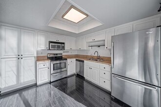 3676 Bancroft St in San Diego, CA - Building Photo - Building Photo