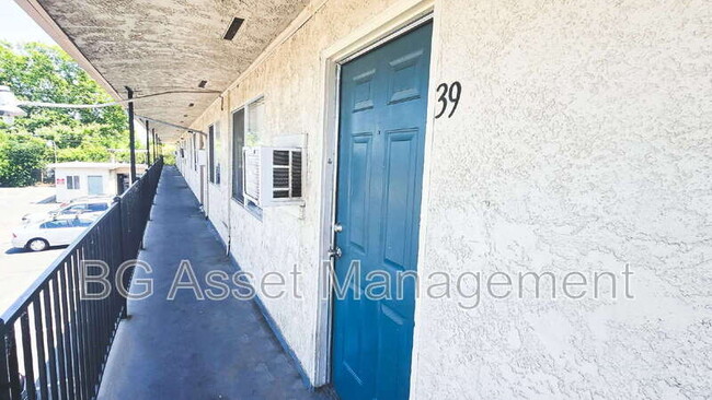 1922 Ethan Way in Sacramento, CA - Building Photo - Building Photo
