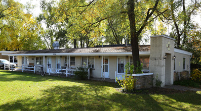 Village Apartments in Wauconda, IL - Building Photo - Primary Photo