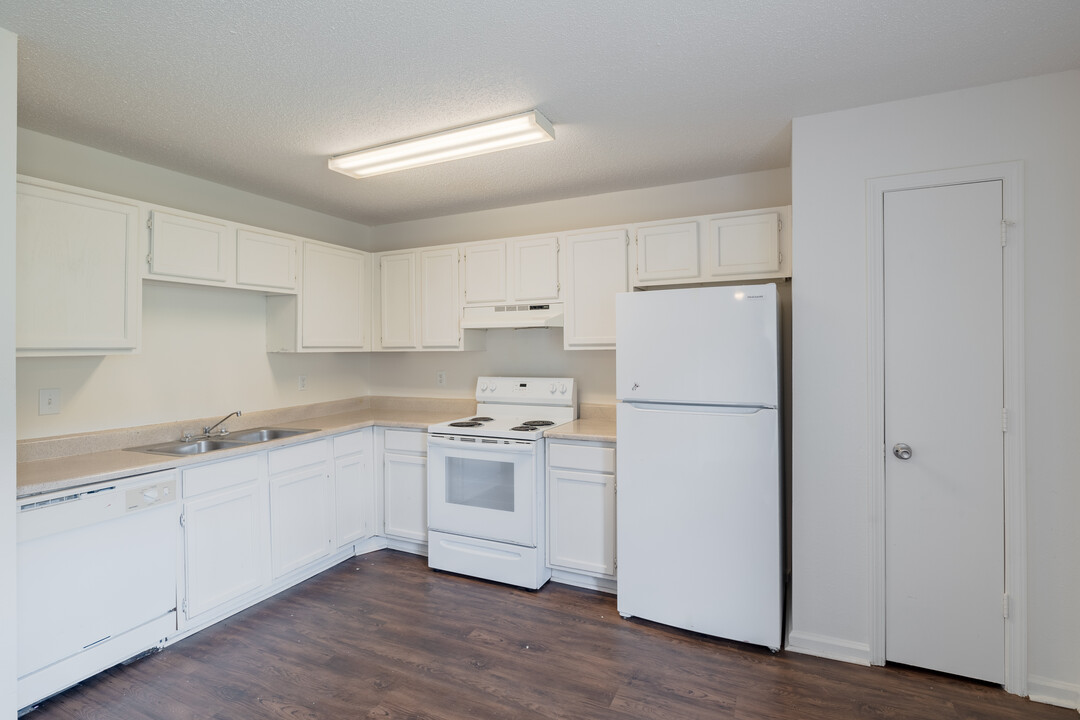 Huron Heights/Huron Ridge in Ypsilanti, MI - Building Photo