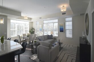 Oaks of Shorewood Apartments in Shorewood, WI - Building Photo - Building Photo