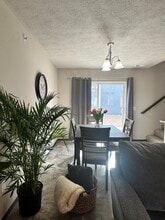 2200 N Main Ave in Tea, SD - Foto de edificio - Building Photo