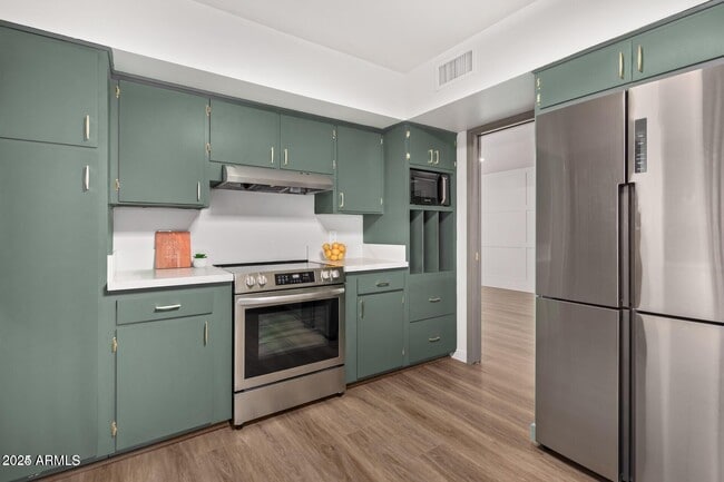 property at 103 E Palm Ln