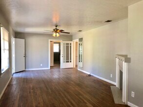 2405 27th St in Lubbock, TX - Foto de edificio - Building Photo
