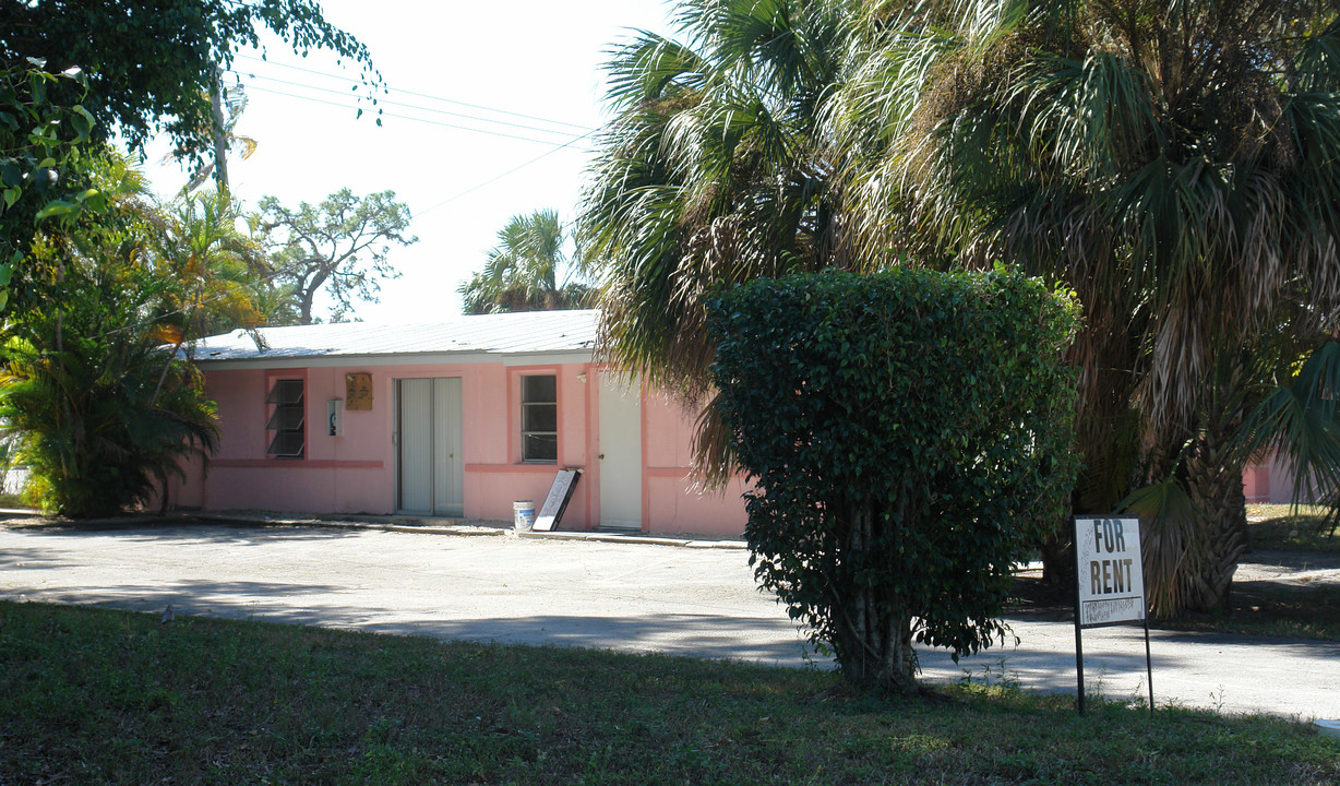 7 Family in Naples, FL - Building Photo