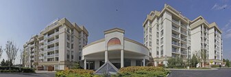 11121 Yonge St in Richmond Hill, ON - Building Photo