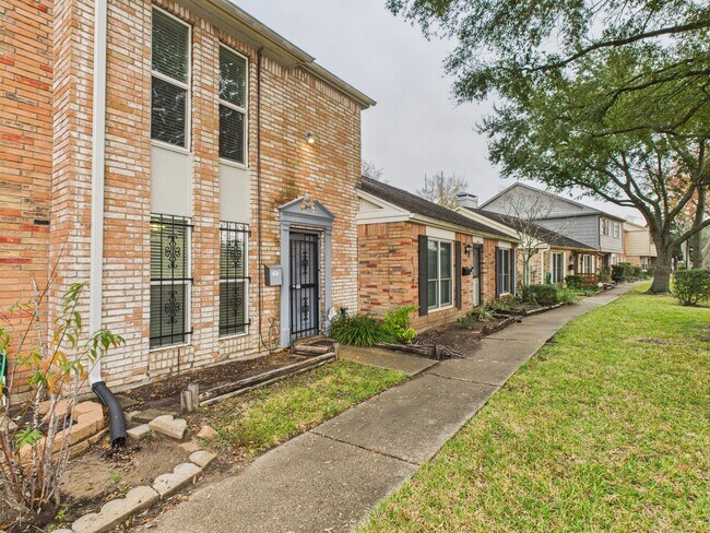 6416 Bankside Dr in Houston, TX - Building Photo - Building Photo