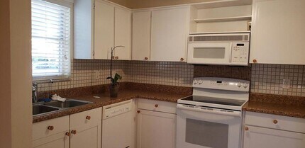 3601 S Ocean Blvd-Unit -102 in South Palm Beach, FL - Foto de edificio - Building Photo