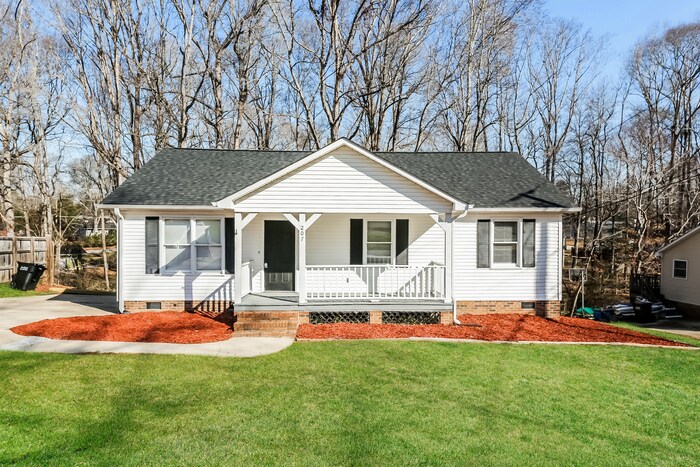 207 Pinonwood Dr in Simpsonville, SC - Building Photo