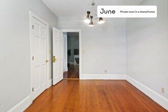 Private bedroom in 4 bed/2 bath Home in Boston, MA - Building Photo - Building Photo