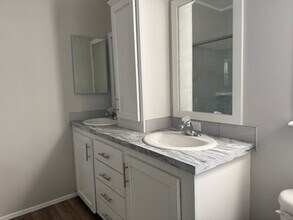 492 Driftwood Dr in Ellenton, FL - Building Photo - Building Photo