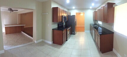 22447 SW 56th Ave in Boca Raton, FL - Building Photo - Building Photo