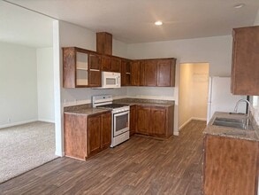 220 S Elk St in Hemet, CA - Building Photo - Building Photo