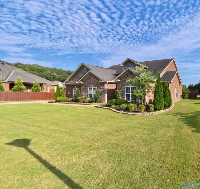 4504 Hampton View Dr in Owens Cross Roads, AL - Building Photo - Building Photo