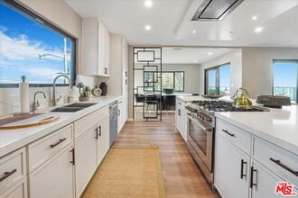 2019 N Sycamore Ave in Los Angeles, CA - Foto de edificio - Building Photo