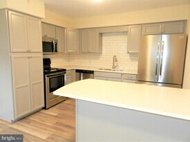 300 Claiborne Ave in Fredericksburg, VA - Building Photo