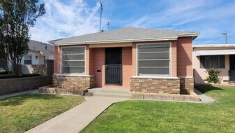 104 E Harding Ave in Montebello, CA - Building Photo