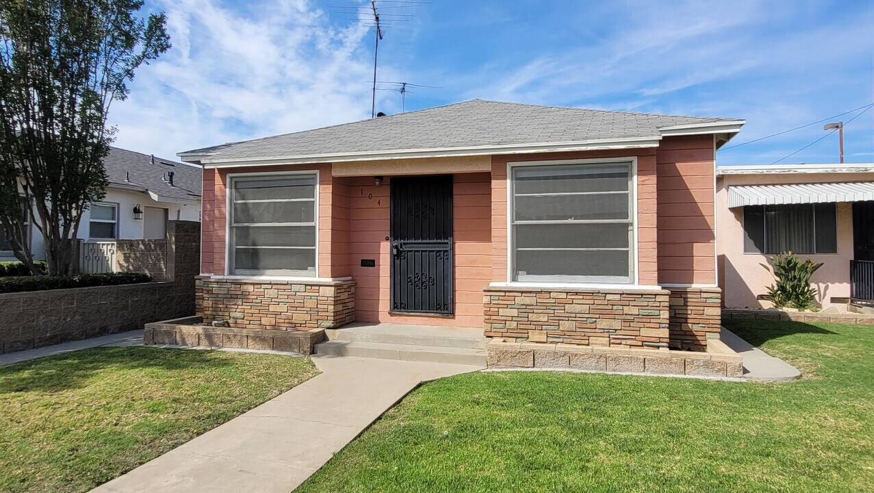 104 E Harding Ave in Montebello, CA - Building Photo