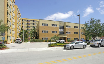 Vernon Ashley Plaza in Hialeah, FL - Building Photo - Building Photo