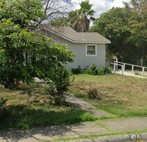 414 W Wildwood in San Antonio, TX - Building Photo