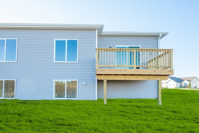 805 E Trace Way in Polk City, IA - Building Photo - Building Photo