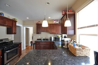 131 Nottinghill Rd, Unit 2 in Boston, MA - Foto de edificio - Building Photo