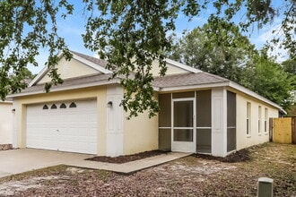 748 Cape Cod Cir in Valrico, FL - Building Photo - Building Photo