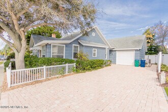 214 Hopkins St in Neptune Beach, FL - Building Photo - Building Photo