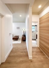 1445 Tamarind Ave, Unit 210 in Los Angeles, CA - Foto de edificio - Building Photo